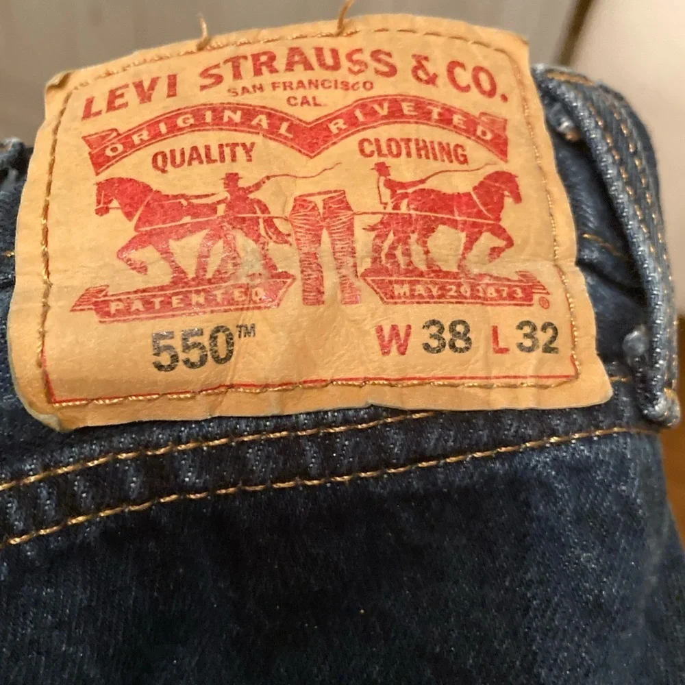Levis Jeans Mens 38x32 Blue 550 Relaxed Fit Straight‎ Dark Wash Denim